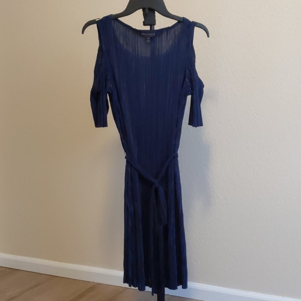 ⭐ Trendy Cold Shoulder Navy Dress